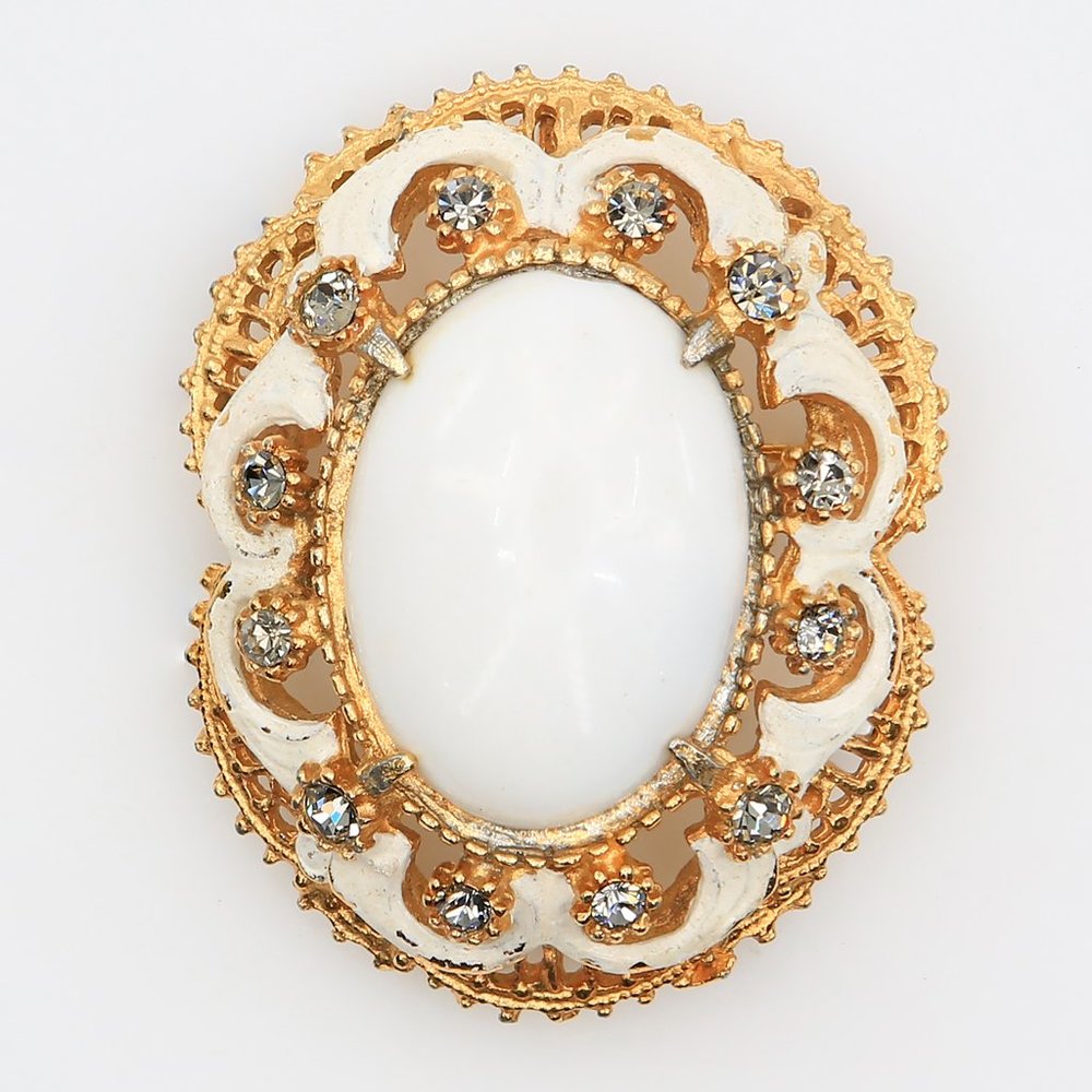 Vintage Florenza White‎ Enamel & White Cabochon Gold Tone Filigree Brooch 1960s